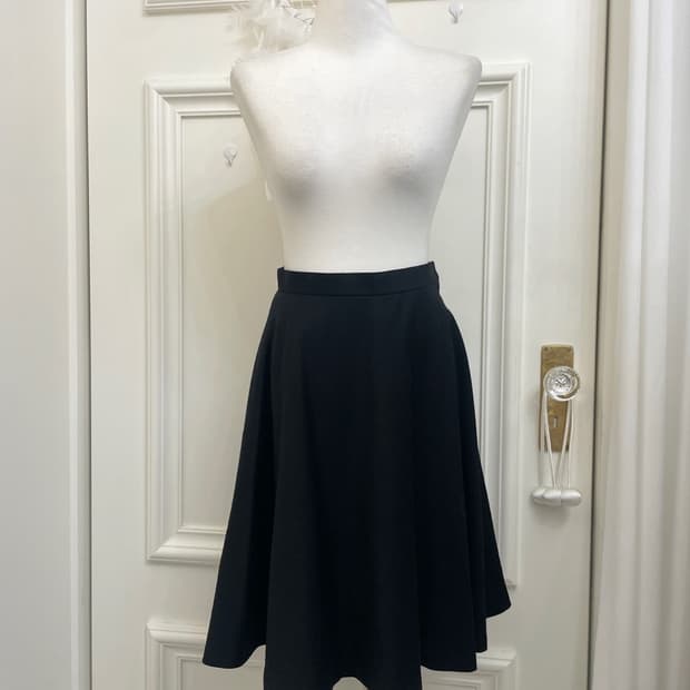 black basic flare midi skirt(size-38)