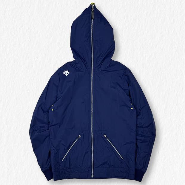 데상트 리버시블 완전 절개 후드 점퍼