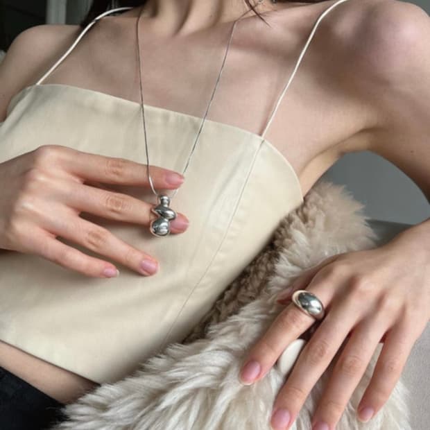 수리움 페블 목걸이