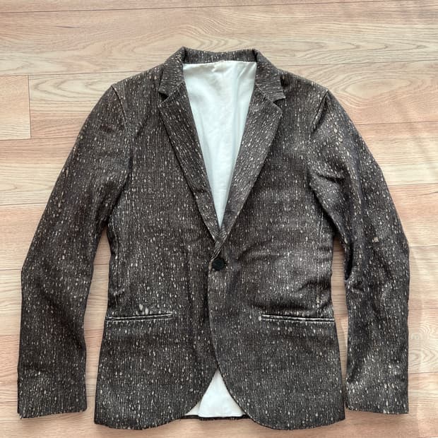 Label under construction jacket