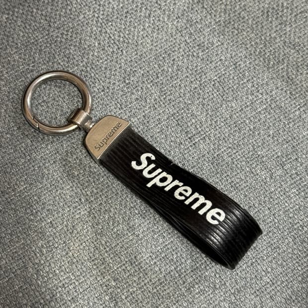 슈프림 블랙 키링