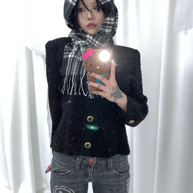 블랙 버튼 포인트 크롭 자켓