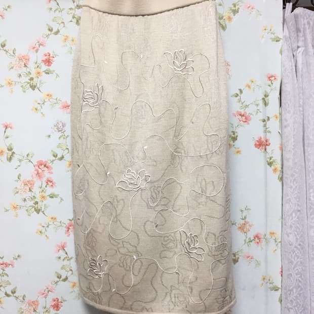 플라워 자수 미디 스커트