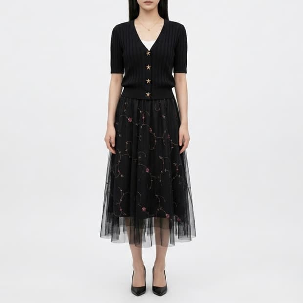 [새상품] 검정 꽃자수 샤스커트