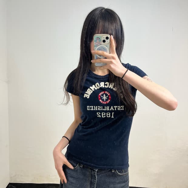 Abercrombie navy t-shirt