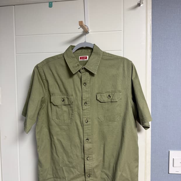 랭글러 반팔워크셔츠 m사이즈 (카키색)