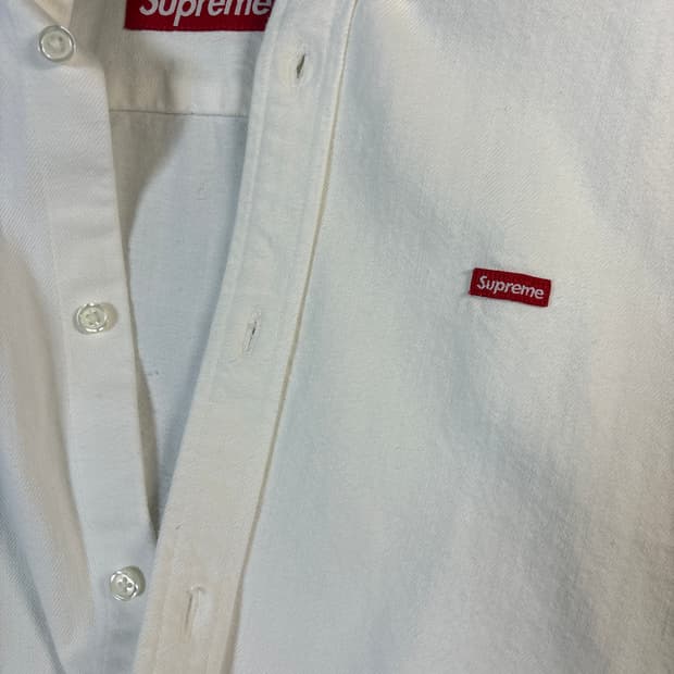 슈프림 스몰 박스 셔츠 화이트 데님 판매합니다