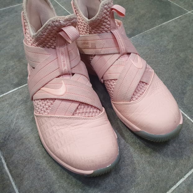 나이키 Nike 르브론 솔져 12 연분홍 AO 4054-900(260)