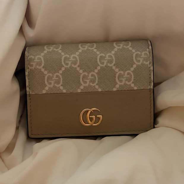 구찌 GG 마몽 바이컬러 스몰 월렛 베이지 화이트
