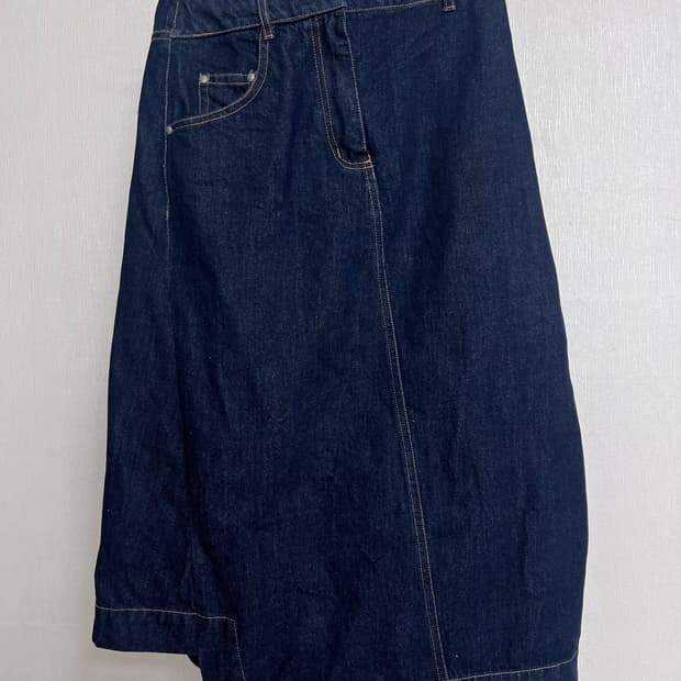 비비안 웨스트우드 언이븐 헴 에이라인 데님 스커트