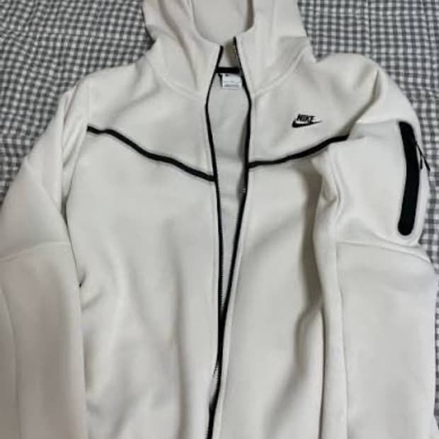 나이키 테크팩 화이트