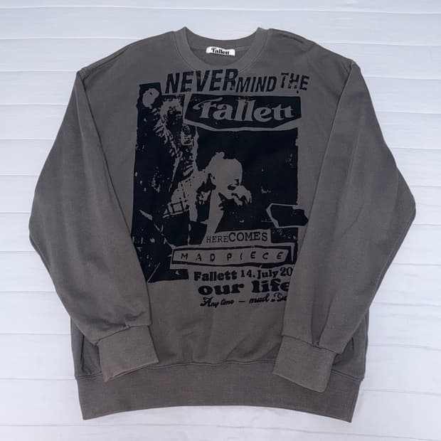 팔렛 오버 포스터 맨투맨 차콜