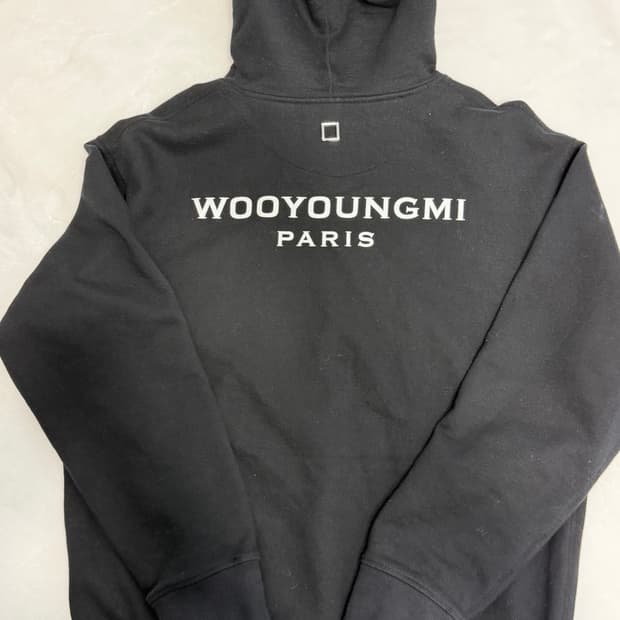 [새상품급] 우영미 백로고 후드티