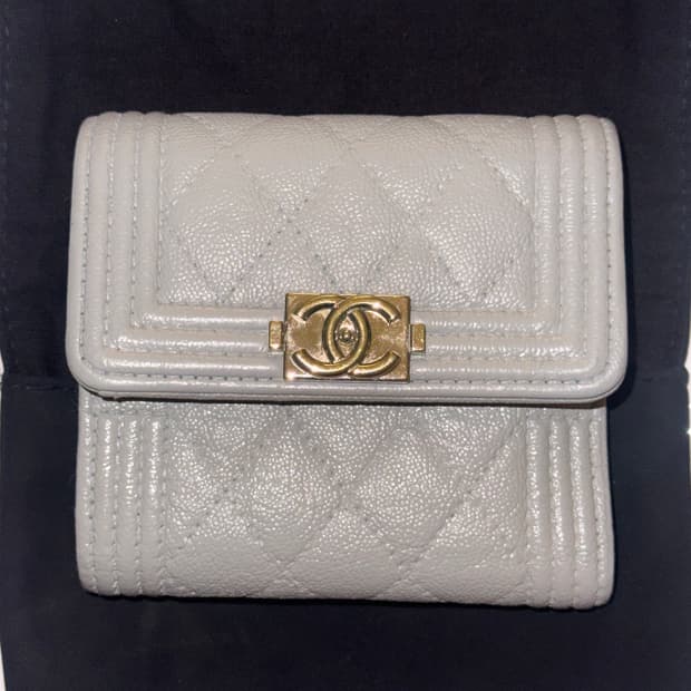 샤넬 보이플랩 반지갑 은장 정품