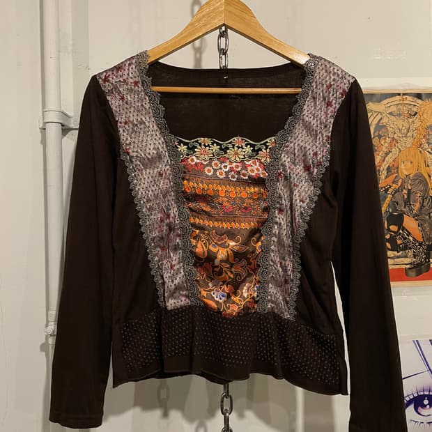 플라워 도트 자수 패치워크 브라운 롱슬리브 오리엔탈