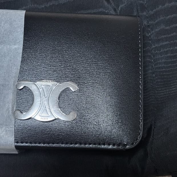 셀린느 샤이니 카프스킨 트리옹프 컴팩트 월렛 실버 블랙