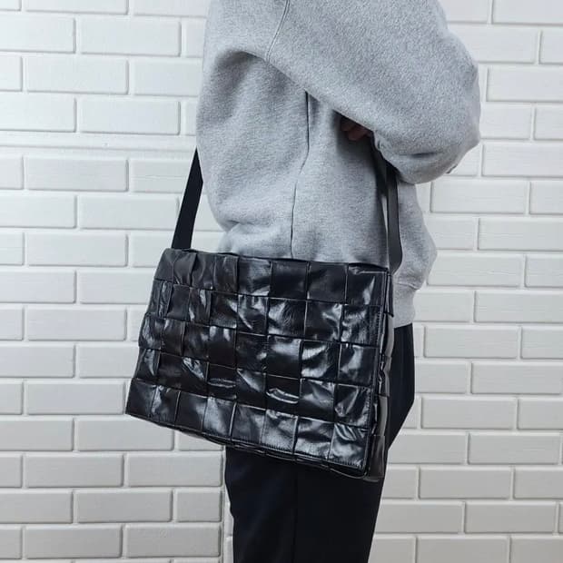 보테가베네타 맥시 카세트백 블랙