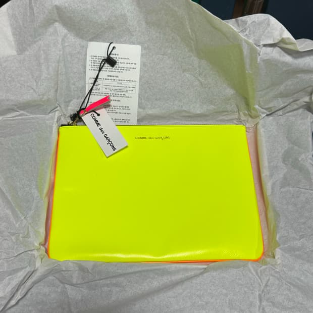 꼼데가르송(COMME des GARÇONS) 파우치 판매합니다