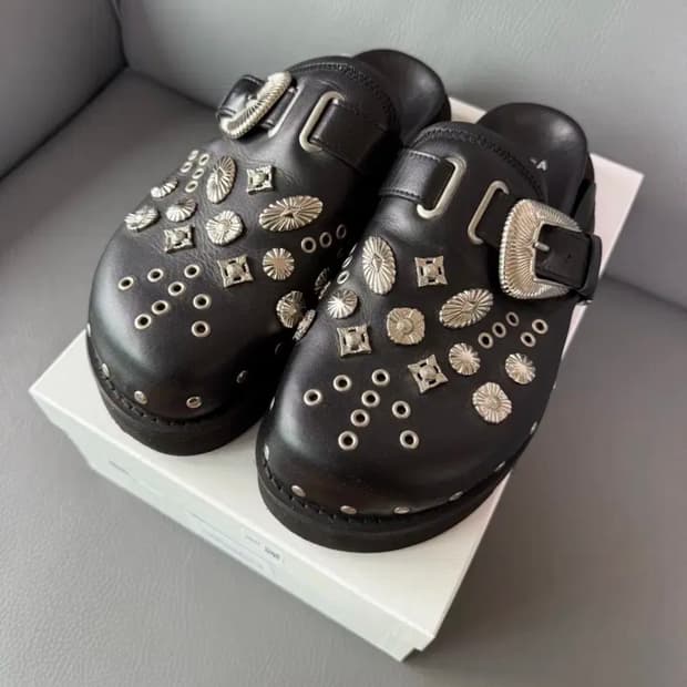 토가(TOGA) 시그니처 뮬.