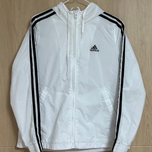 아디다스 바람막이 화이트