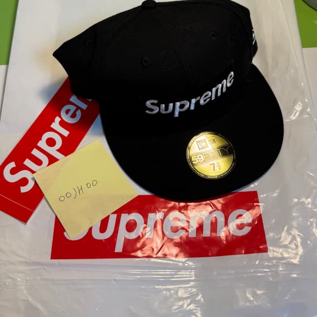 슈프림 뉴에라 플레이보이 모자