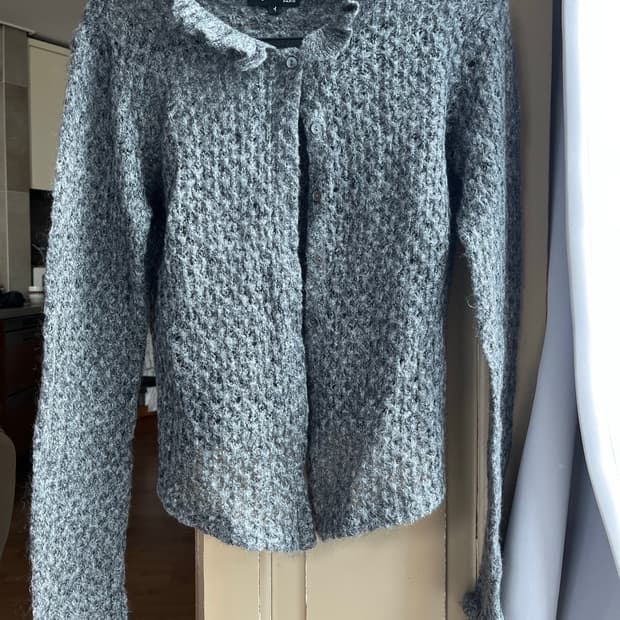 아네스 비 니트탑