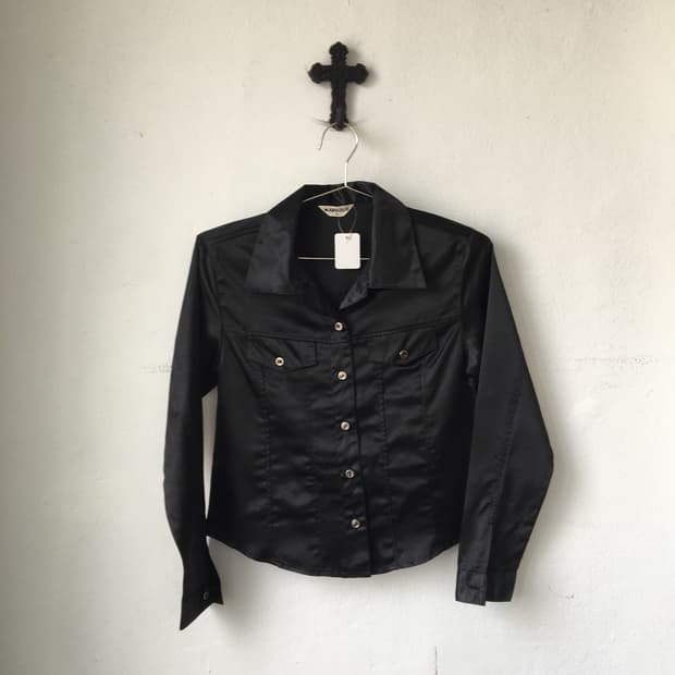 Glossy line detail shirt