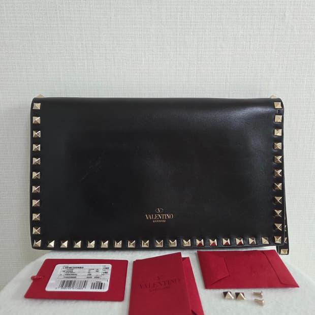 발렌티노 락스터드 클러치백