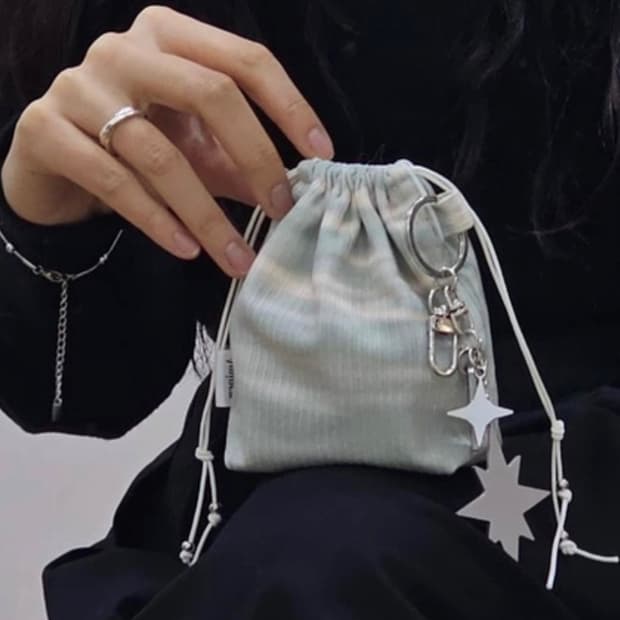 [새상품] 아미뉴 코듀로이 스트링 파우치