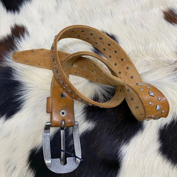 [A.V.H] pyramid Stud Brown Leather Belt