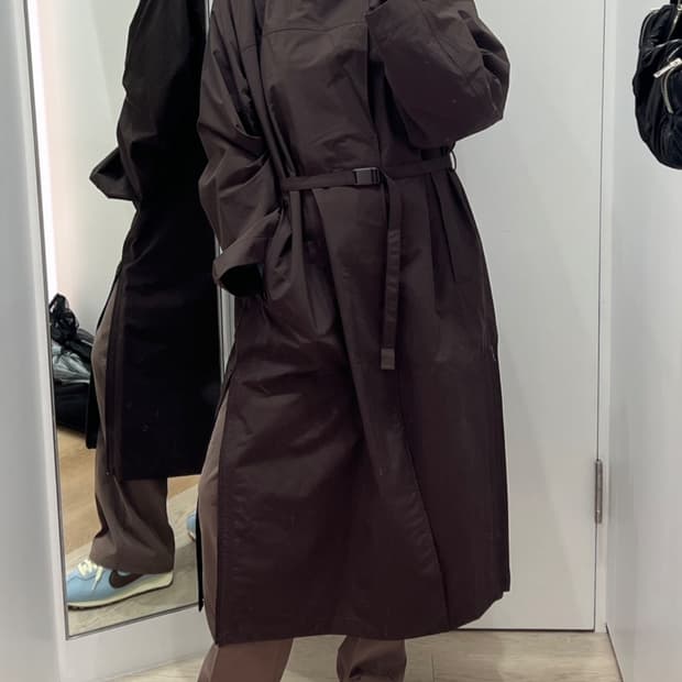 유니클로U 르메르 25FW 싱글 브레스트 롱코트 다크브라운 벨트 후디드