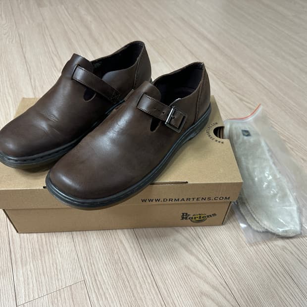 닥터마틴 패트리샤 다크브라운 UK8