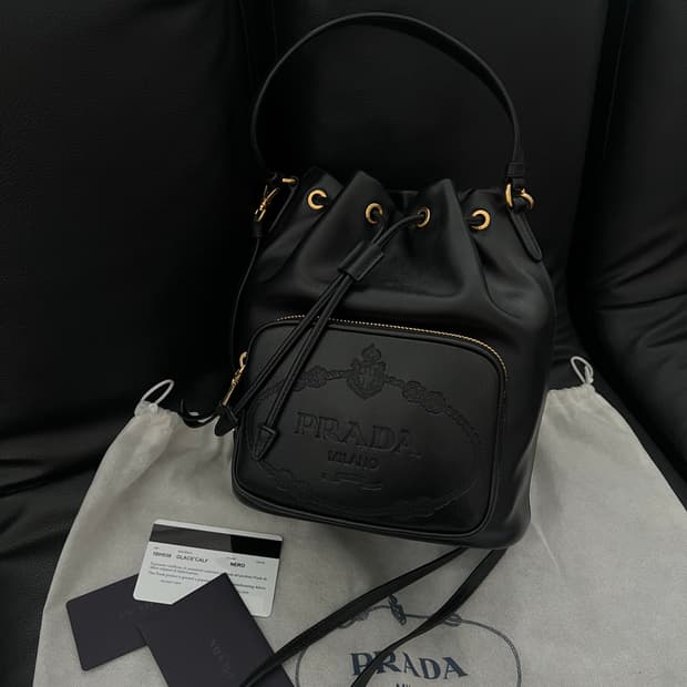 프라다 레더 버팃백 복조리