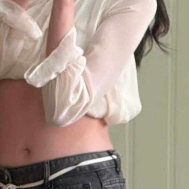 원숄더 여리 블라우스