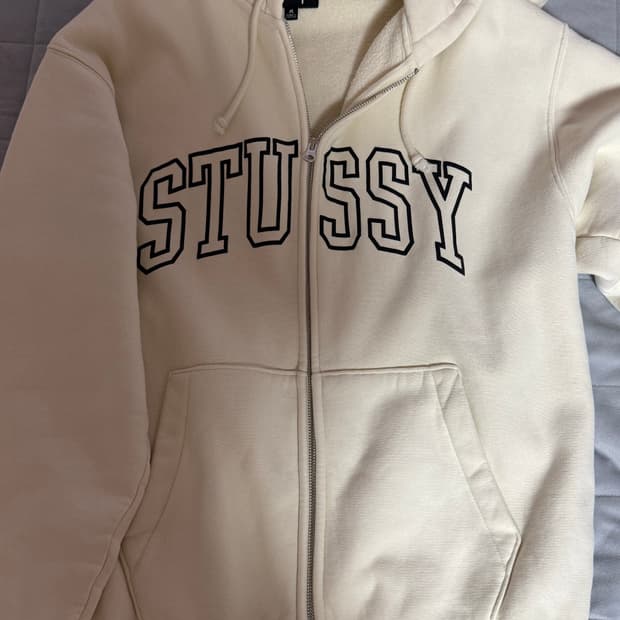 스투시 아웃라인 후드집업 아이보리