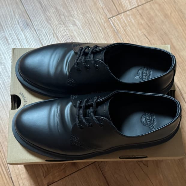 닥터마틴 1461 MONO