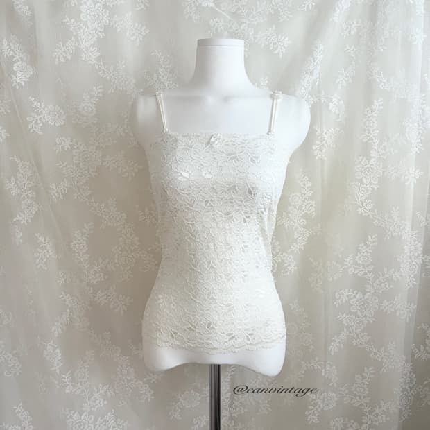white lace ribbon sleeveless