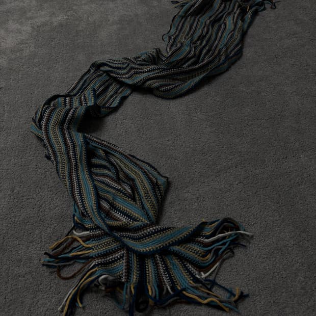 Vintage minimal grunge muffler