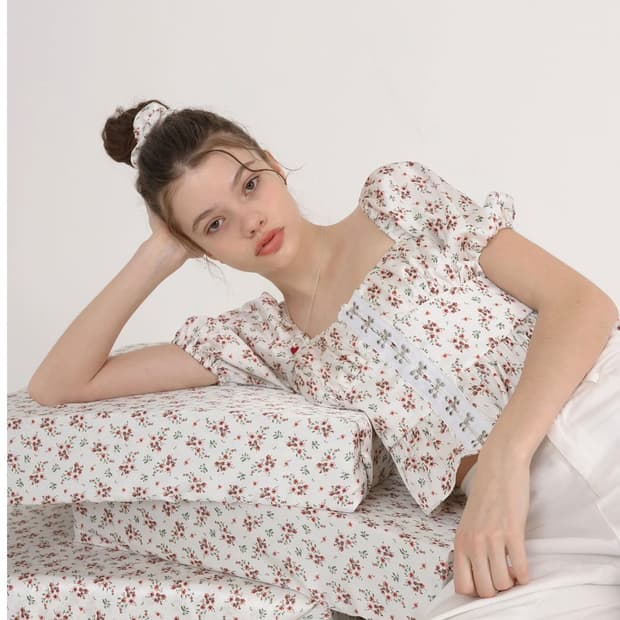 softseoul hook flower 블라우스