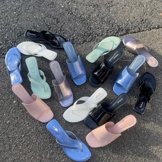 다이닛 ENAMEL FLIP FLOP IN BLACK