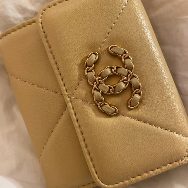 샤넬 체인 CC 19 지갑 베이지