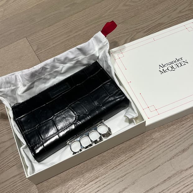 알렉산더맥퀸 너클 클러치