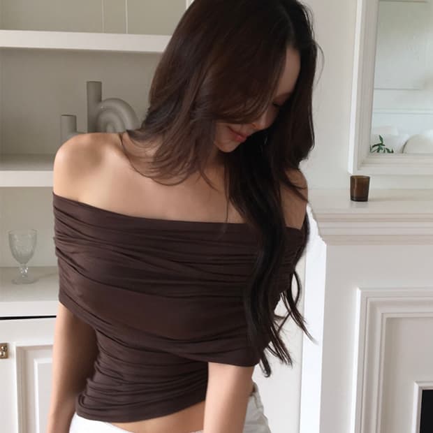 아이보렛 folding off-shoulder t brown 삽니다