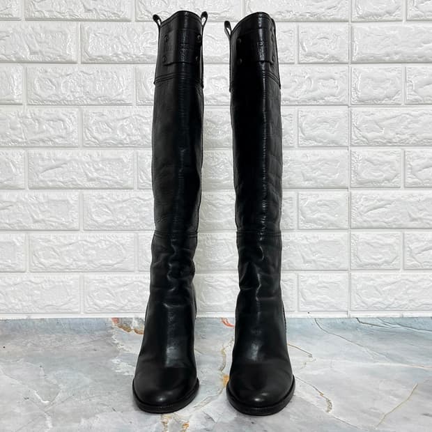 Burberry Leather Long Boots Black / 36