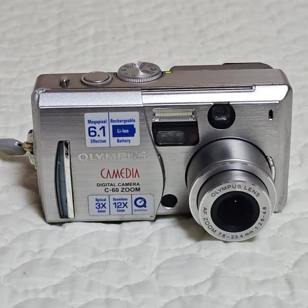 올림푸스 CAMEDIA C-60 ZOOM 레트로 디카