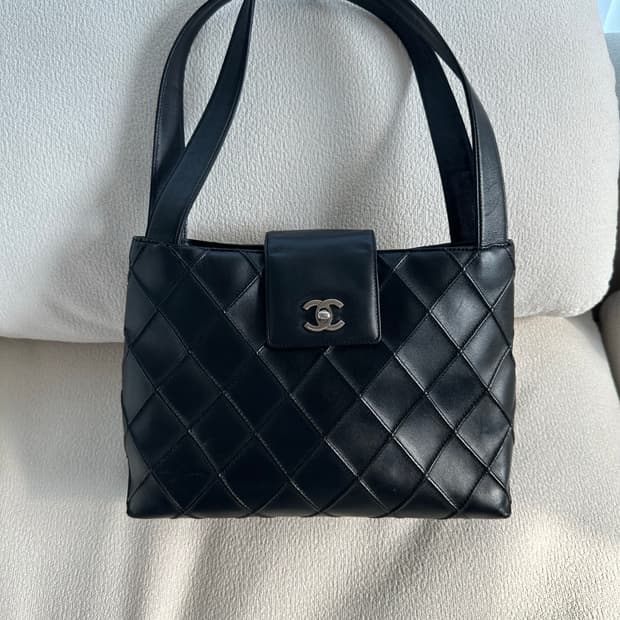 CHANEL 샤넬 빈티지 스티치 숄더백(6번대)