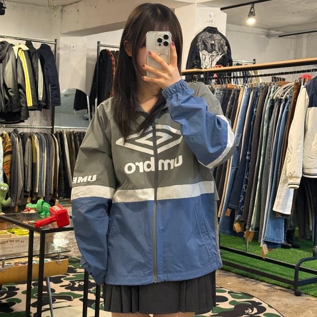 엄브로 빅로고 시그니처 바람막이