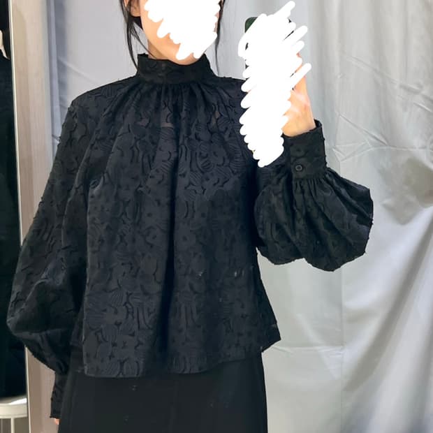 하이넥 핀턱 퍼프 블라우스 블랙