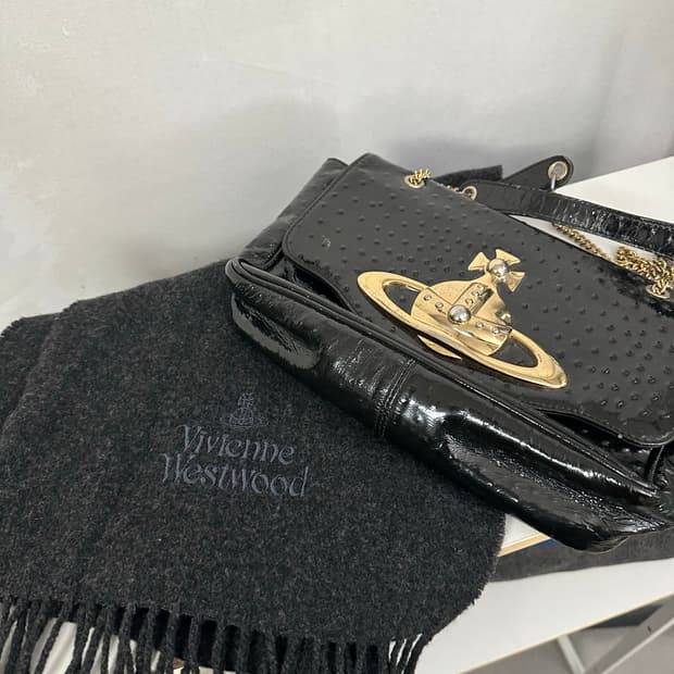 비비안 웨스트 머플러