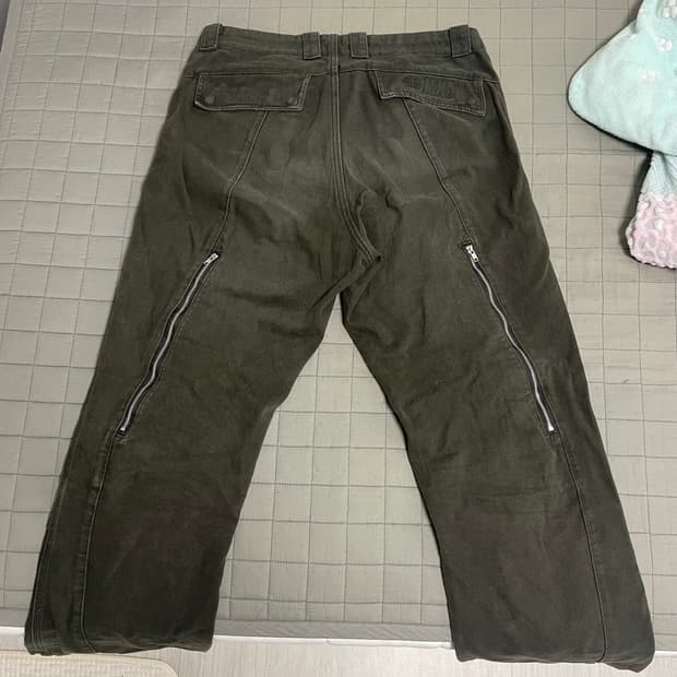 플라스틱프로덕트 지퍼 팬츠 카키 mpa